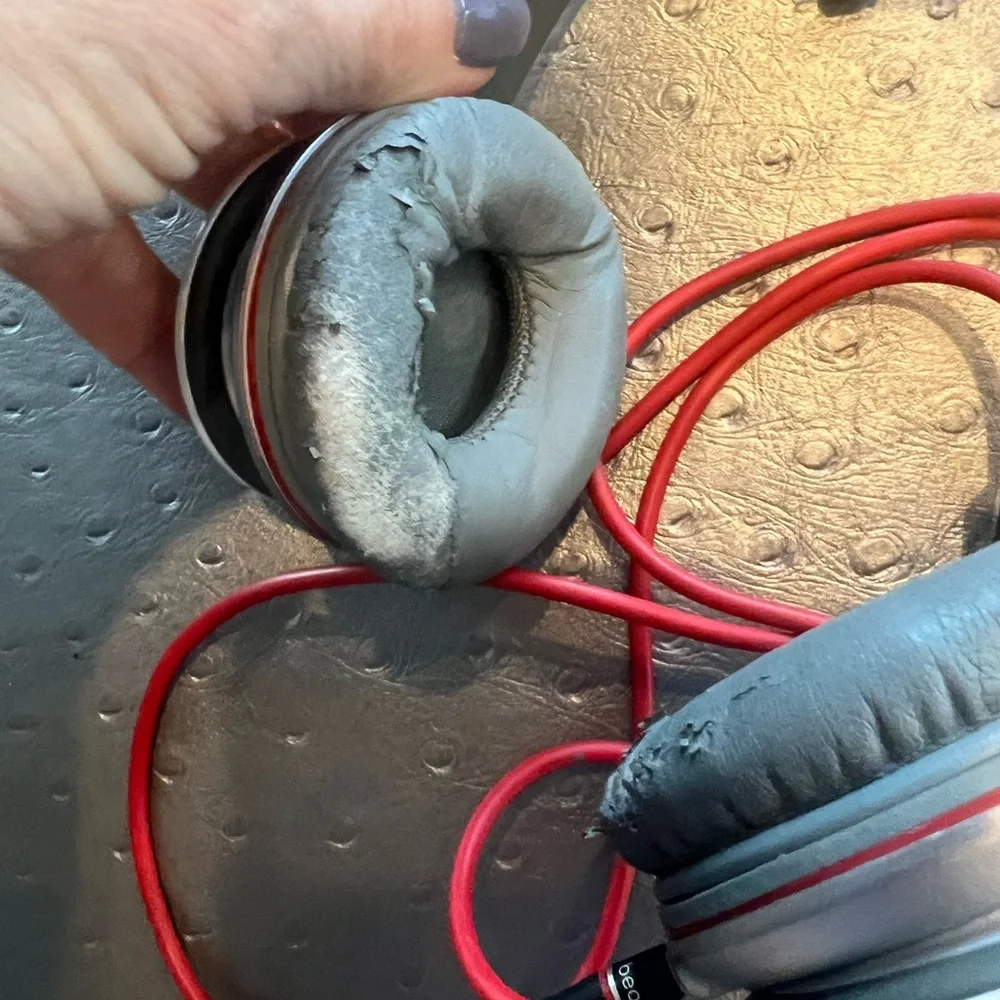 Beats brand headphones - Picture 5 of 7